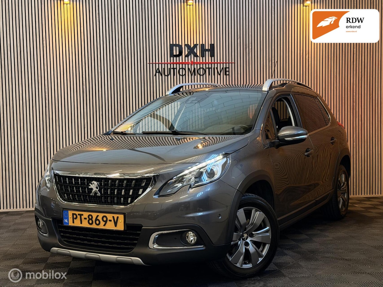 Peugeot 2008 - 1.2 PureTech Allure AUT 2eEIG PANO CARPLAY LEER - AutoWereld.nl