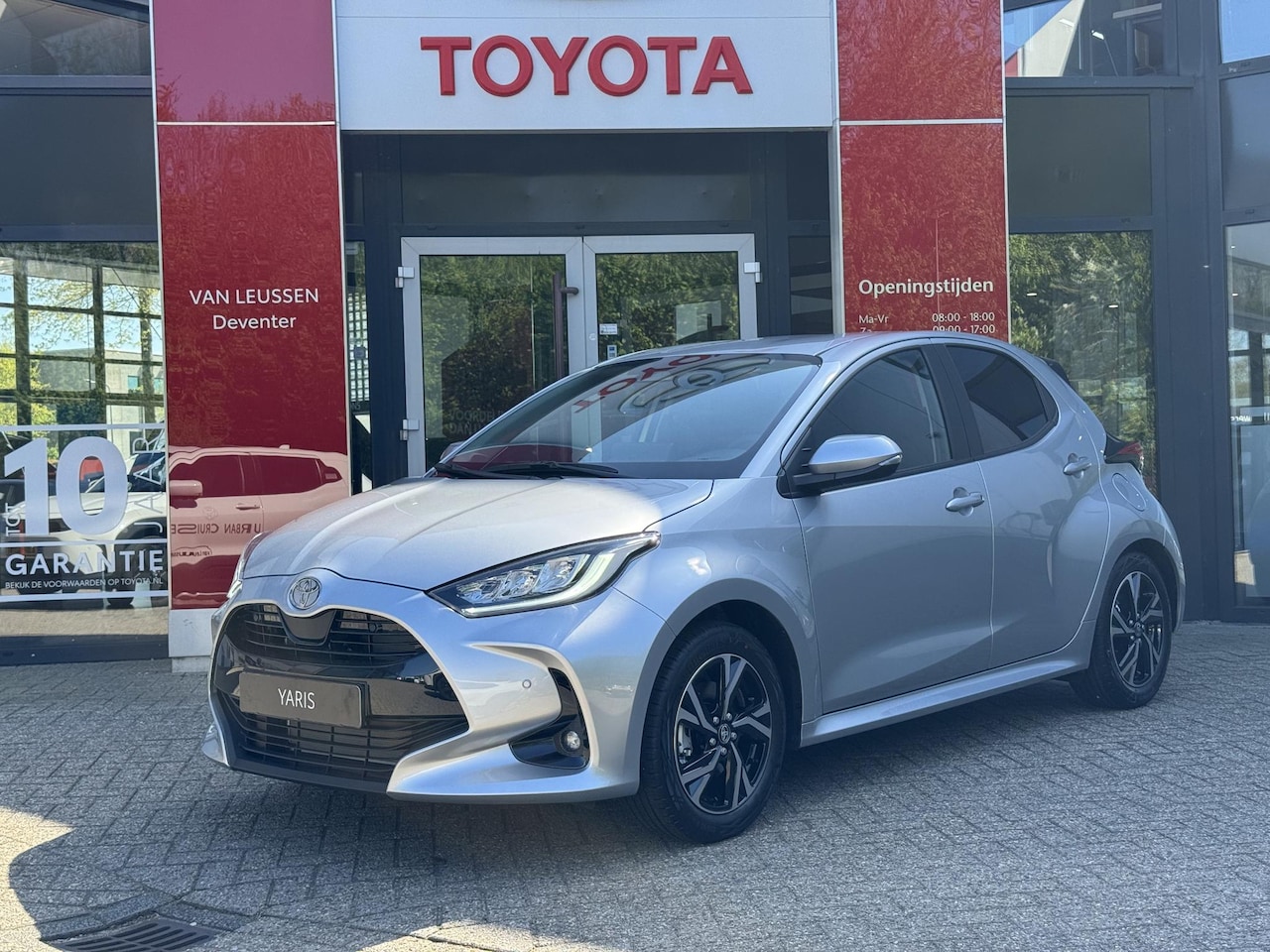 Toyota Yaris - 1.5 Hybrid 115 Dynamic MET € 2.900,- INRUILKORTING DIRECT UIT VOORRAAD LEVERBAAR!!! - AutoWereld.nl