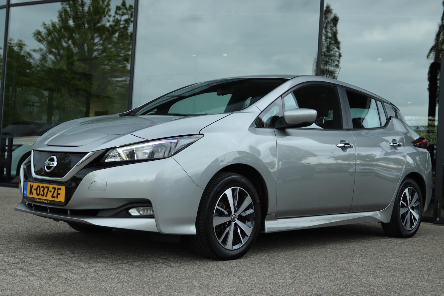 Nissan LEAF - ACENTA 40 KWH SOH 92% | CARPLAY | CAMERA | CRUISE | KEY-LESS | PRIVACY | DAB - AutoWereld.nl