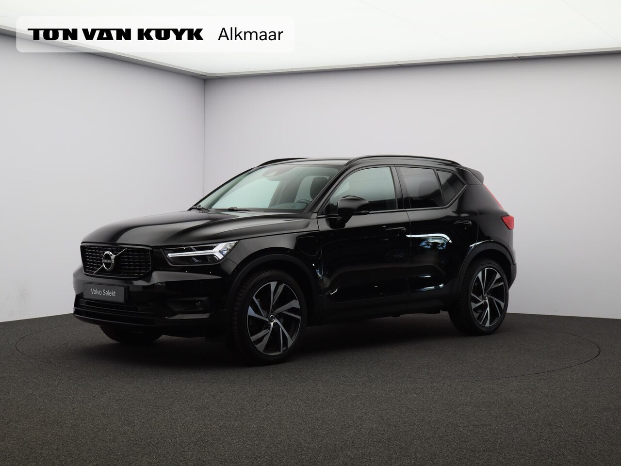 Volvo XC40 - T4 Recharge R-Design / Trekhaak / 20" / Park assist v+a+camera / Privacy glass - AutoWereld.nl