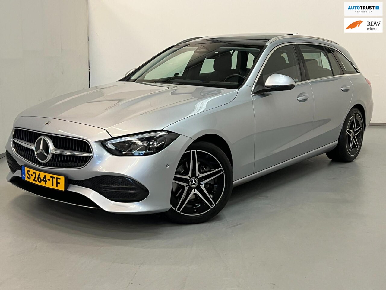 Mercedes-Benz C-klasse Estate - 220d / Pano / BTW / 18" AMG / Trekhaak - AutoWereld.nl