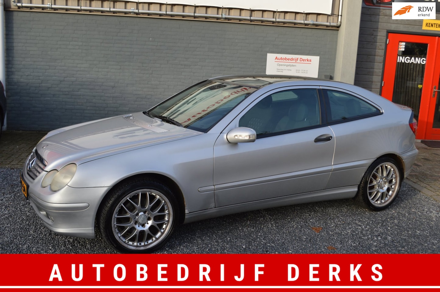 Mercedes-Benz C-klasse Sportcoupé - 180 Airco Pano Stuurbekrachtiging PDC Jaar APK - AutoWereld.nl