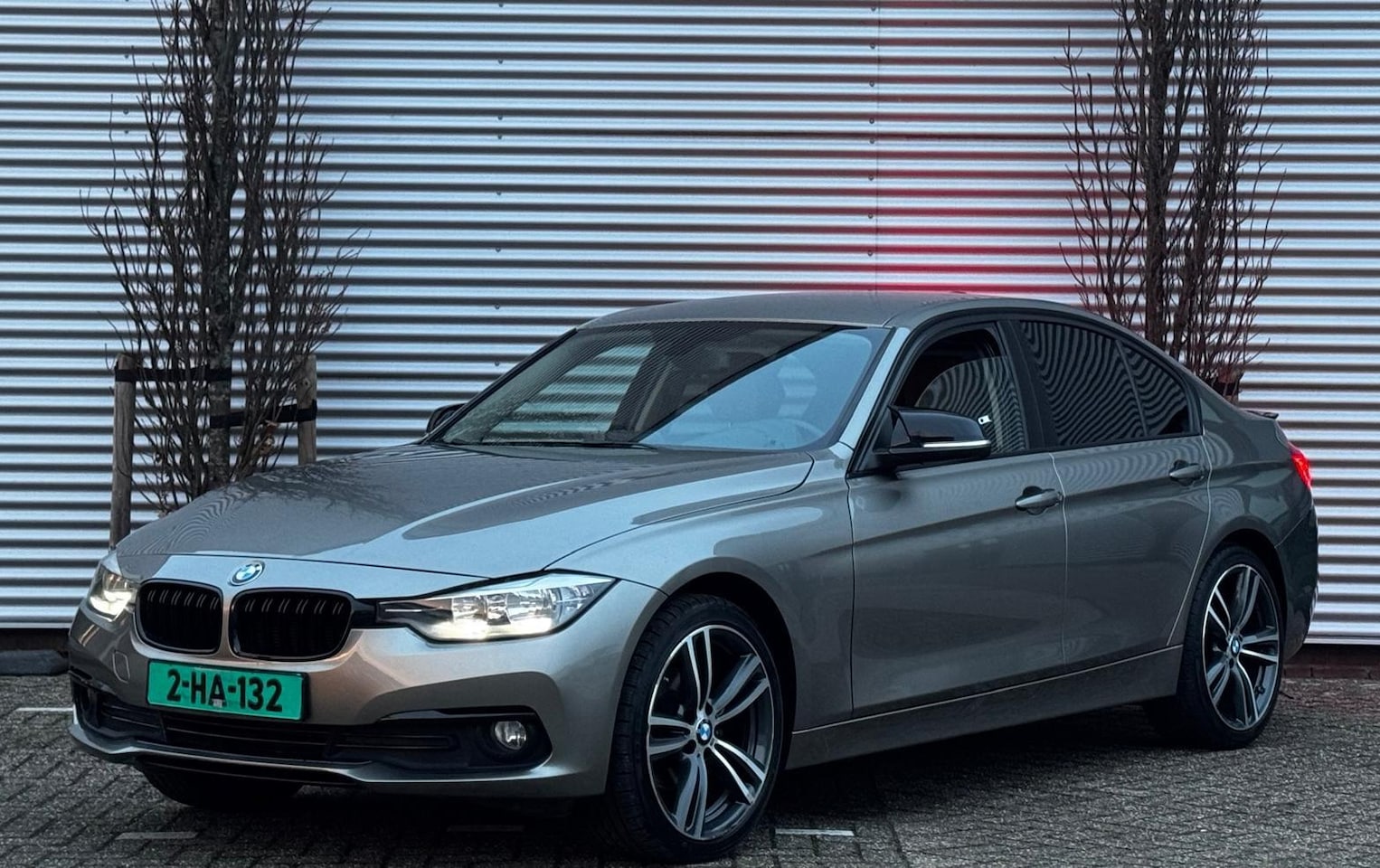 BMW 3-serie - 318i Luxury Line Leder / 19"LMV / GARANTIE - AutoWereld.nl