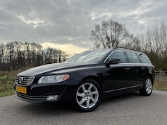 Volvo V70 - 1.6 T4 Nordic+ | 2e Eigenaar | Leder | Nieuwe Distributie | Bi-Xenon | Navi | Trekhaak | C