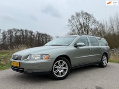 Volvo V70 - 2.4D Edition | Leder | Trekhaak | Clima | Stoelverwarming | 16" Velgen | PDC | Cruise | AP