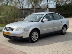 Volkswagen Passat - 2.0-20V Athene AIRCO CRUISE TREKHAAK