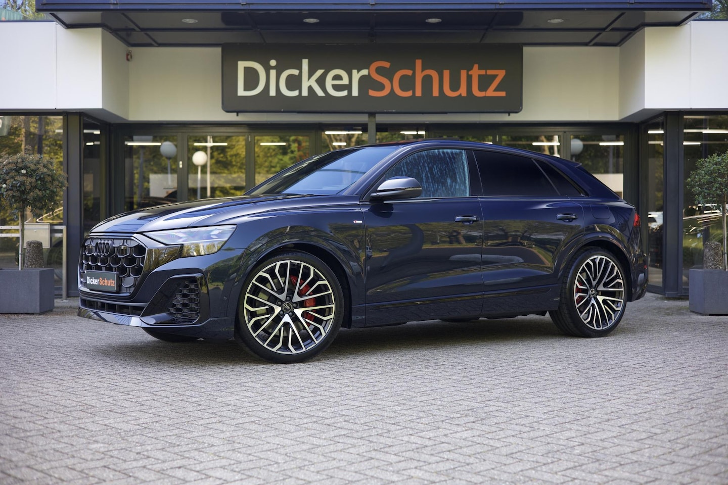 Audi Q8 - 60 TFSIe Competition Vierwielb. | Pano | Trekhaak | Massage - AutoWereld.nl