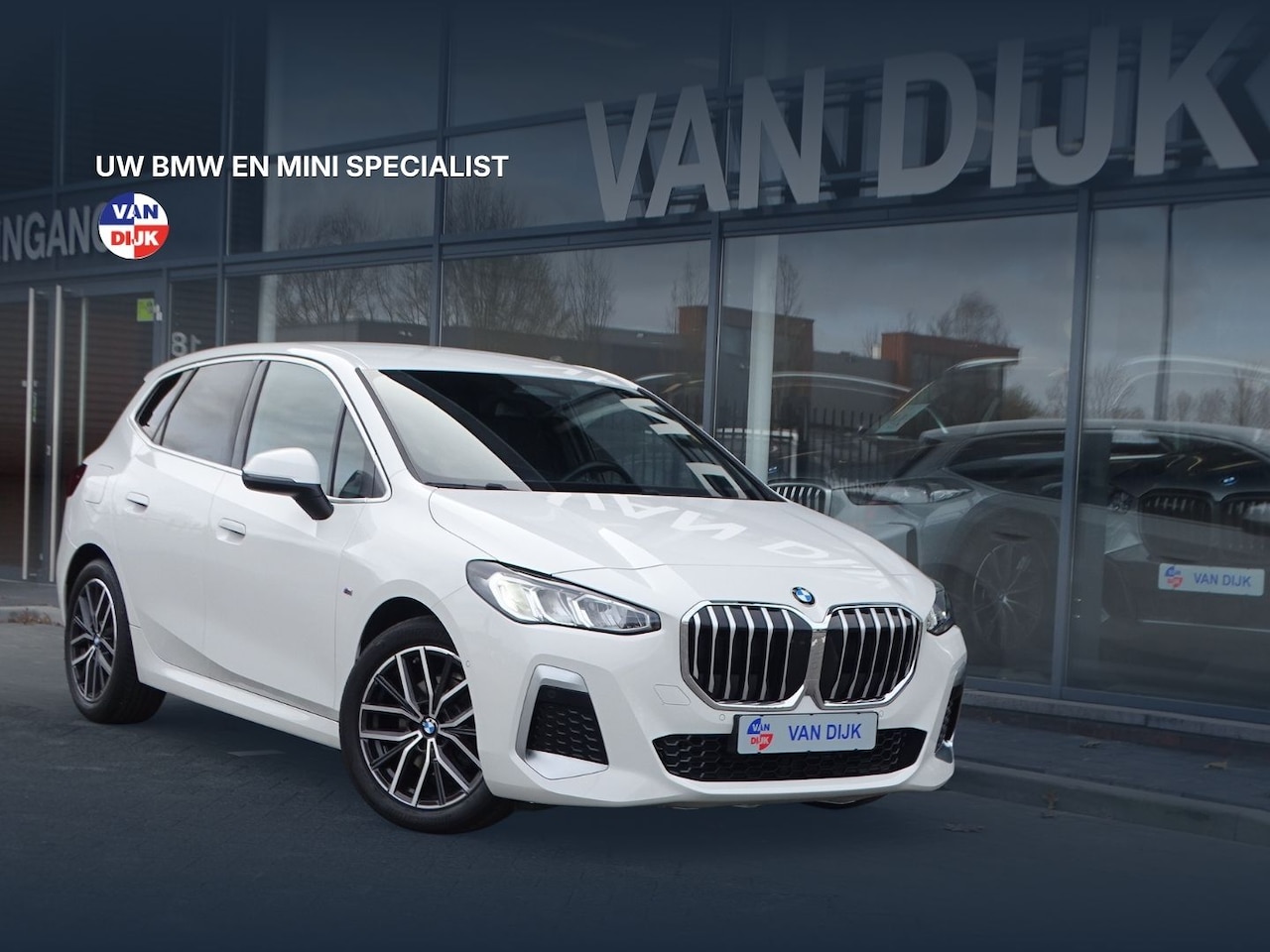 BMW 2-serie Active Tourer - 218i M Sportpakket Sportstoelen Adaptief M-onderstel Parkeerhulpsysteem 18''LM Velgen - AutoWereld.nl