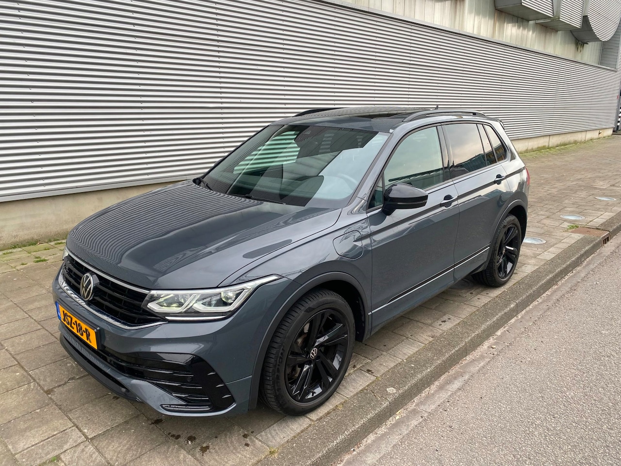 Volkswagen Tiguan - 1.4 TSI eHybrid R-Line Business+met panodak - AutoWereld.nl