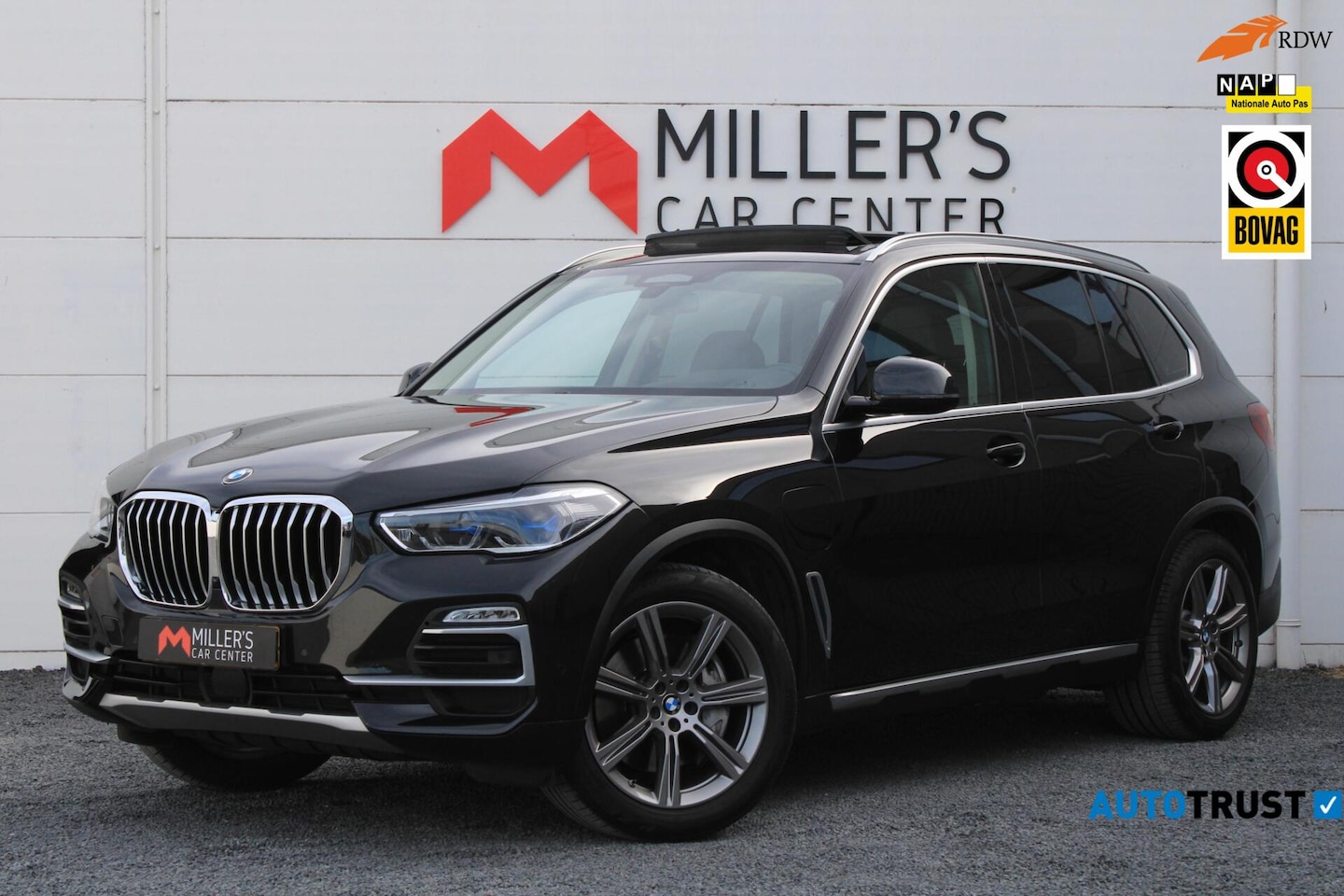 BMW X5 - xDrive45e High Executive Softclose H&K Laser Pano VOL - AutoWereld.nl