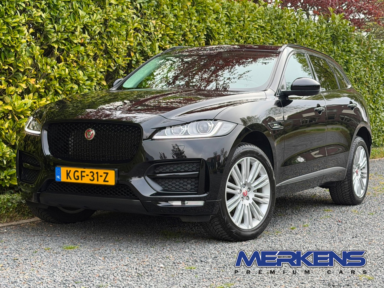 Jaguar F-Pace - 2.0 AWD 25t 250PK R-sport Black Edition Pano - AutoWereld.nl