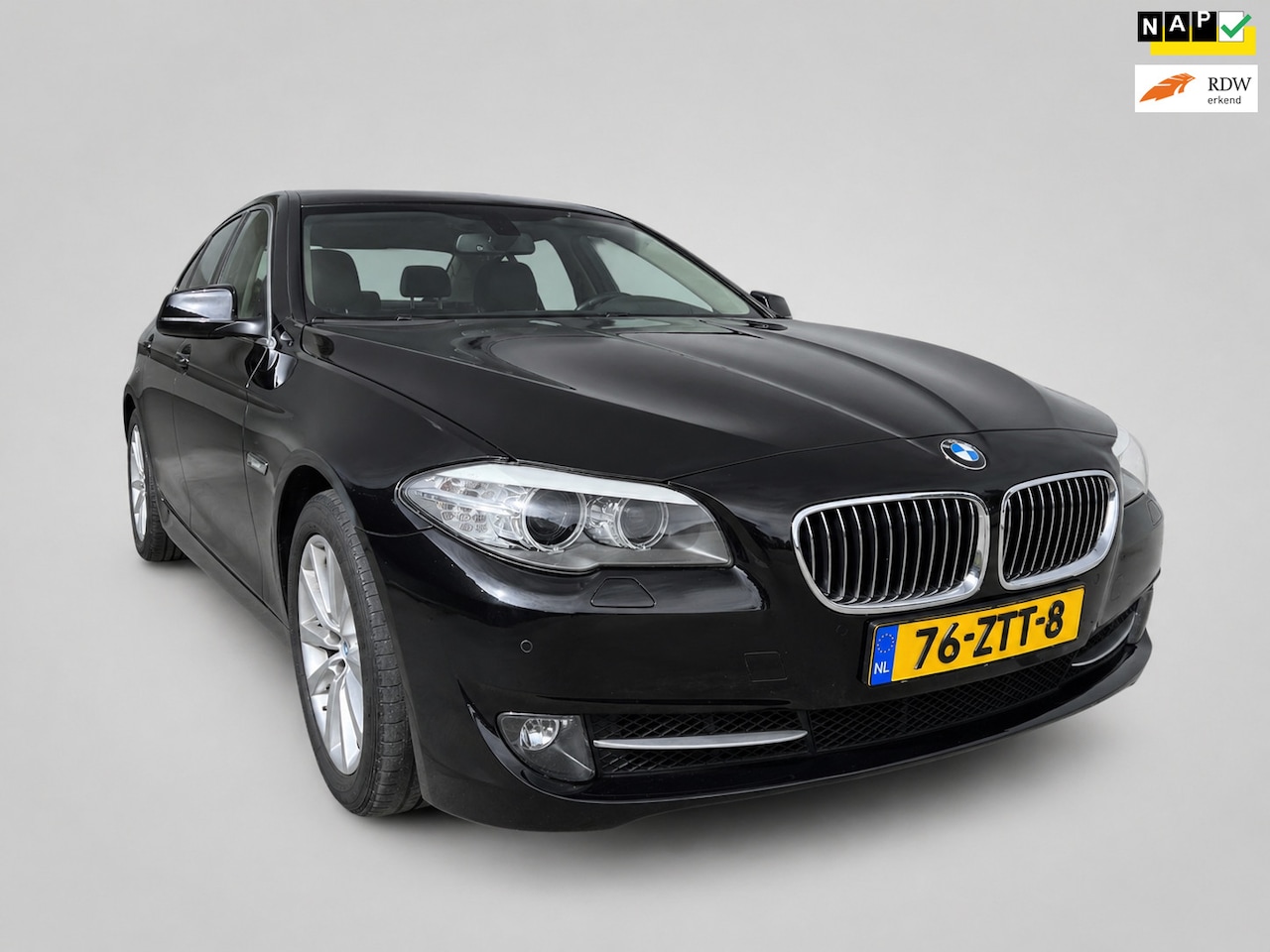 BMW 5-serie Touring - 520i High Executive - Leder - Navi - Cruise - PDC - Afneembare Trekhaak - AutoWereld.nl