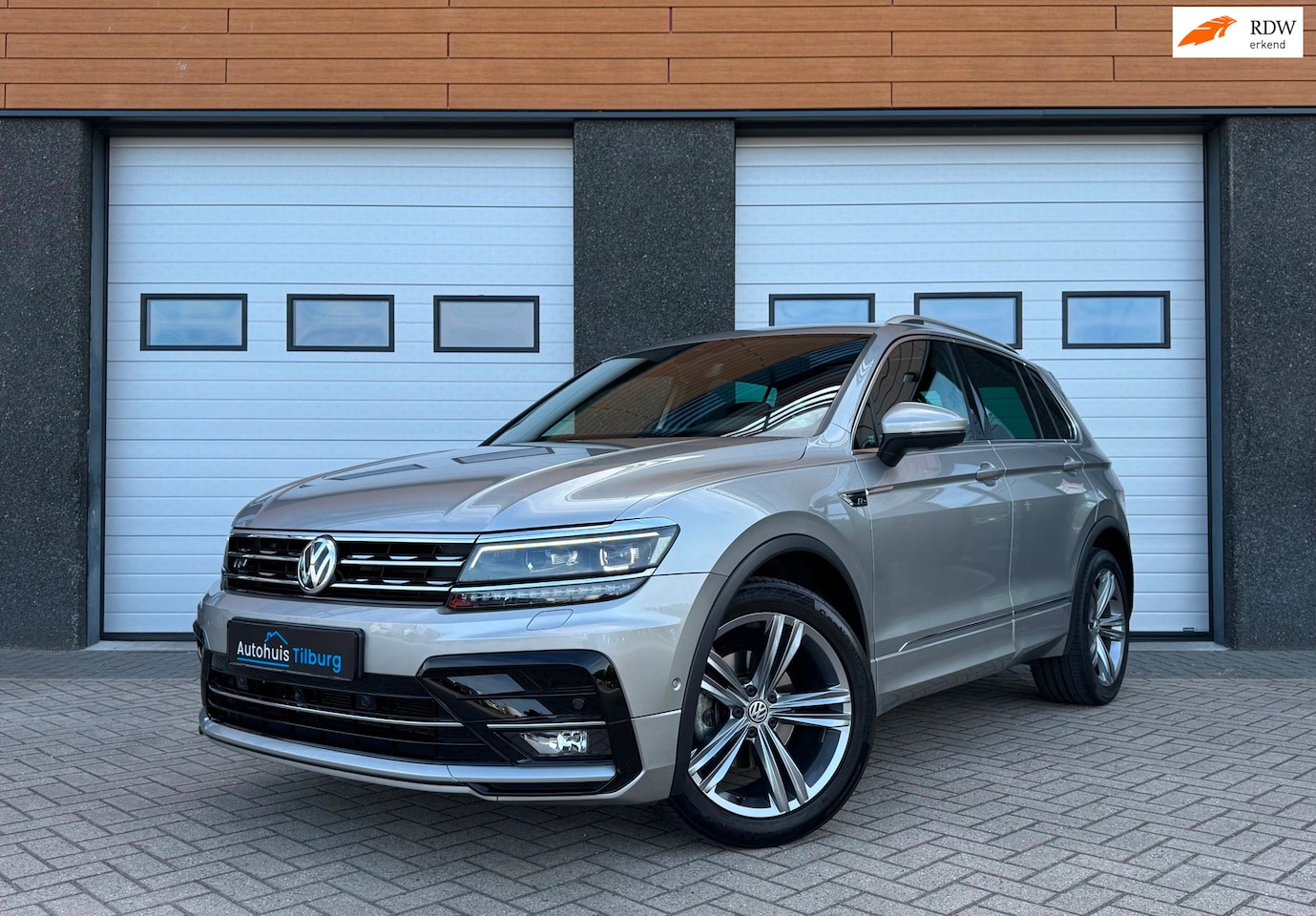 Volkswagen Tiguan - 1.5 TSI 3x R-Line Pano Leder Navi Keyless - AutoWereld.nl