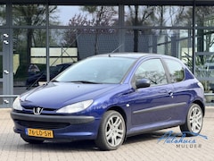Peugeot 206 - 1.4 X-line | Trekhaak | Weinig KM | Zo Mee