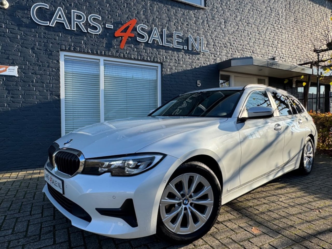 BMW 3-serie Touring - 318I Touring  Autom. Business Edit. + Camera + Led + Navi + D-glas - AutoWereld.nl