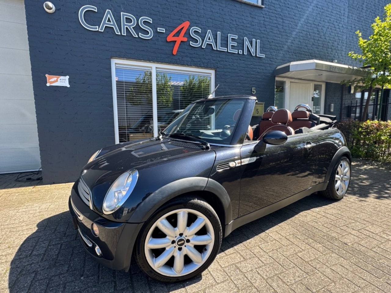 MINI Cooper - 1.6 Cabrio  Cooper Sidewalk + Leder + Lmv + Pdc -  Apk 04/2027 - AutoWereld.nl