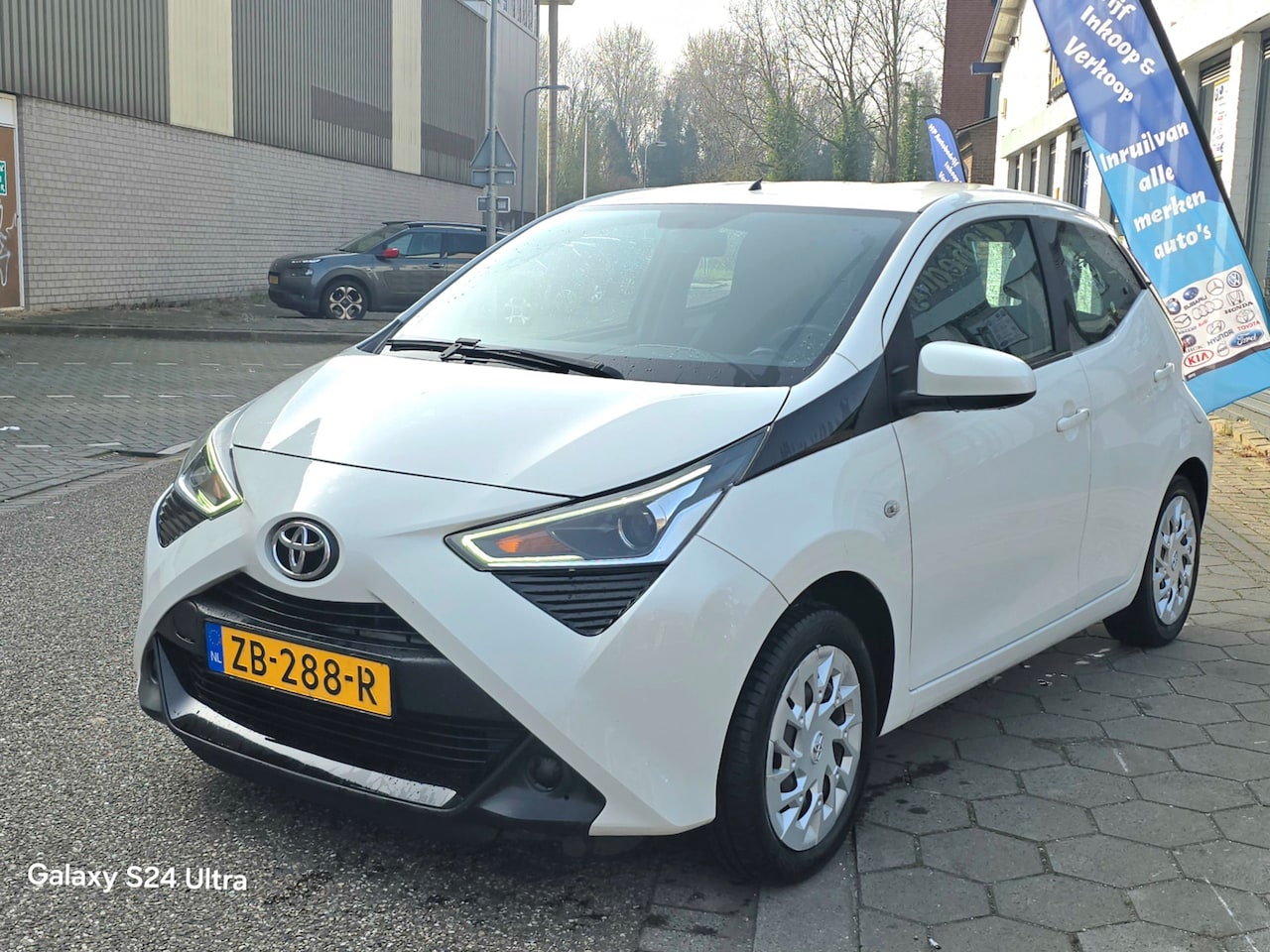 Toyota Aygo - 1.0 VVT-i x-play*1e eigenaar*dealer onderhoud*achteruit camera*cruis*rijd perfect*inruil m - AutoWereld.nl
