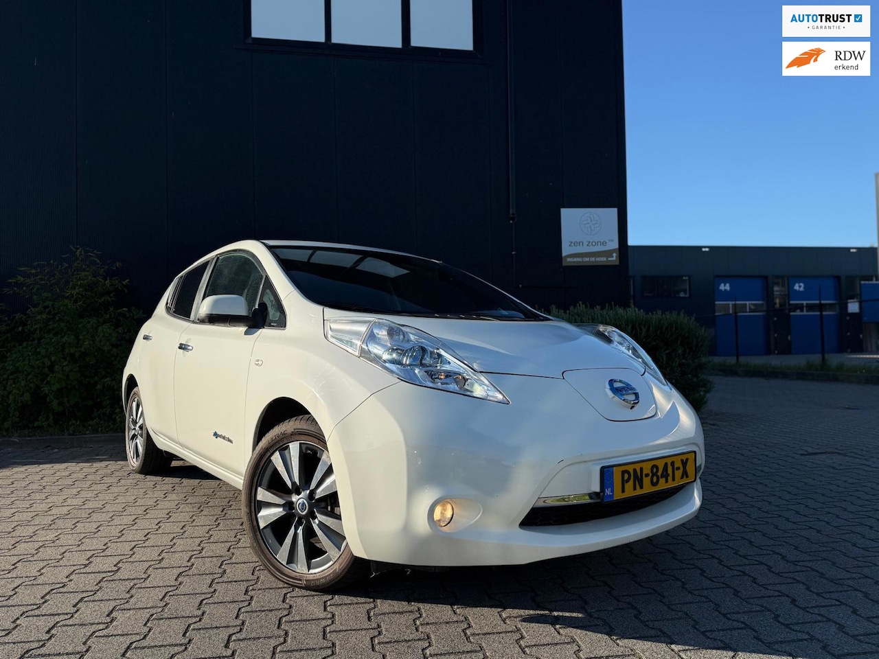 NISSAN LEAF