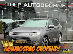 Mitsubishi Outlander - 2.0 PHEV Instyle Lees tekst