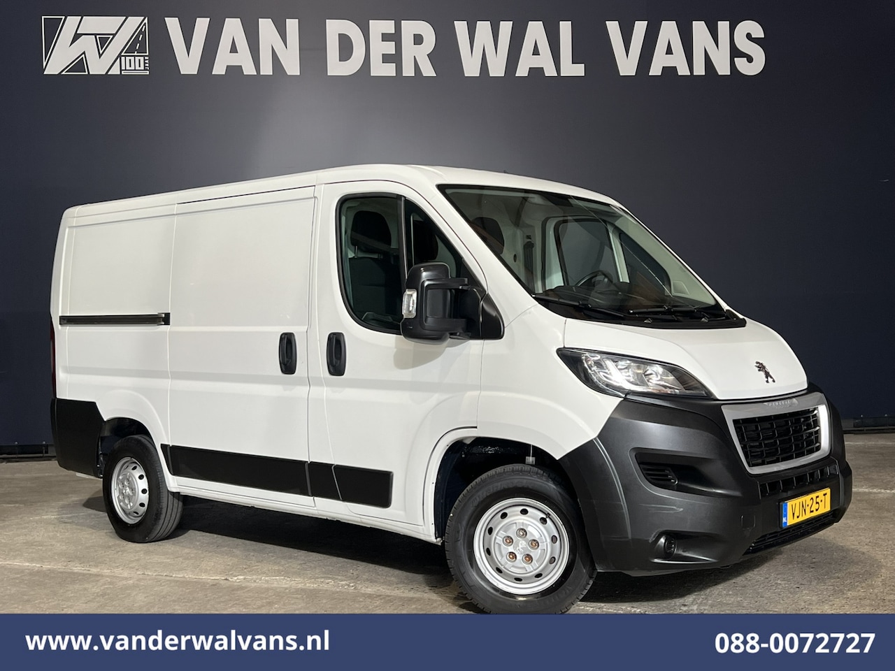 Peugeot Boxer - 2.2 BlueHDi 120pk L1H1 Euro6 Airco | Camera | Navigatie | Trekhaak | Cruisecontrol Parkeer - AutoWereld.nl