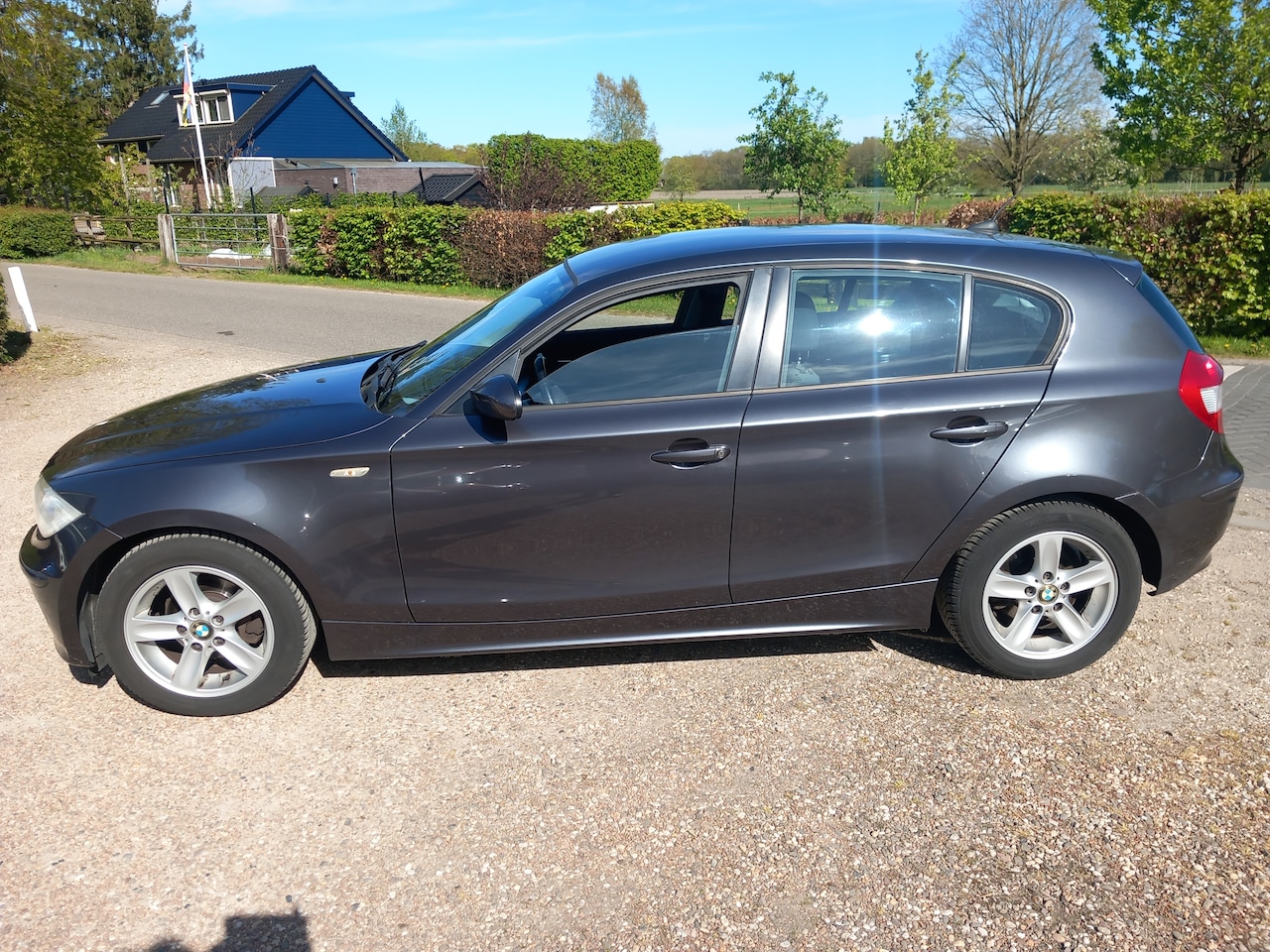 BMW 1-serie - 116i Executive Climat/Cruise Control! Navigatie! NW APK! - AutoWereld.nl