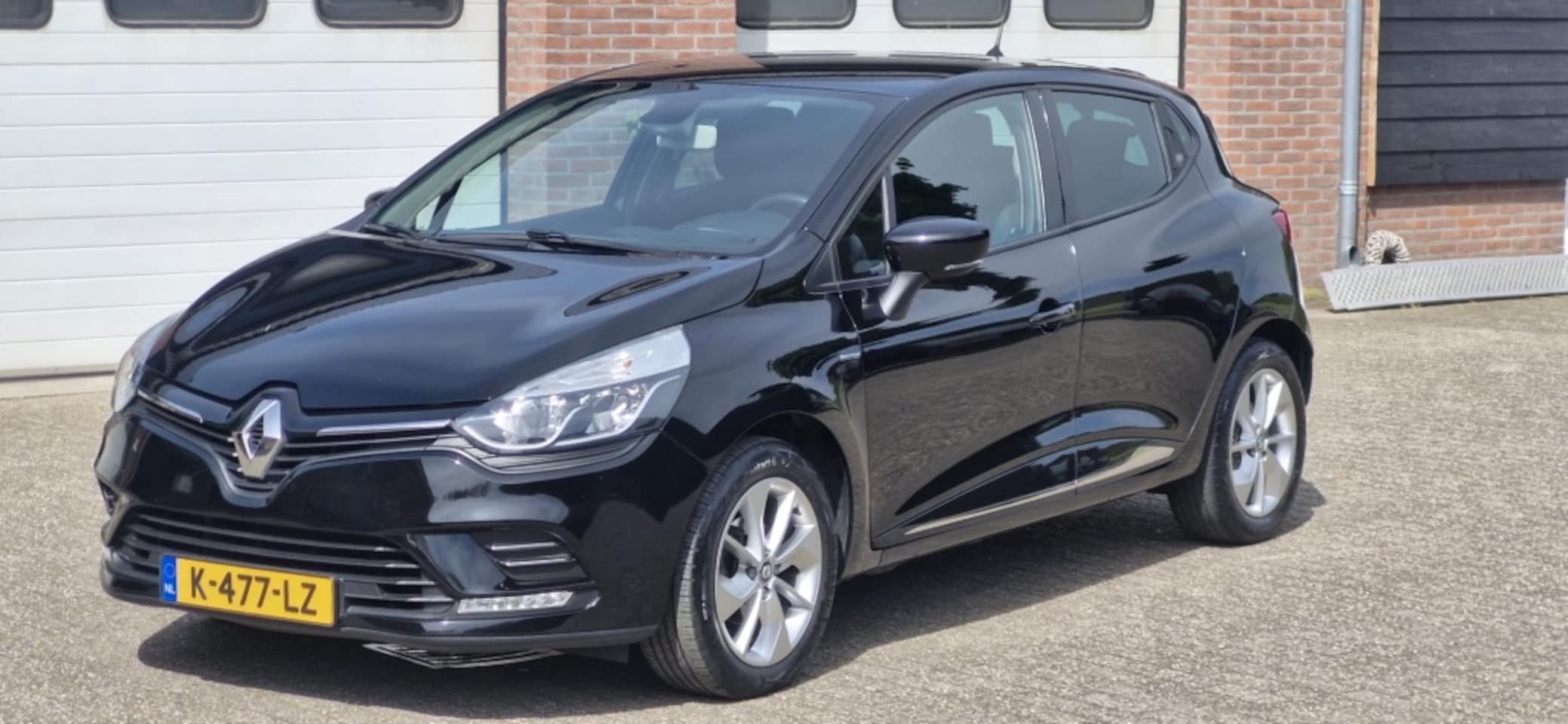 Renault Clio - 1.2 TCe Limited 120pk 6 versn - AutoWereld.nl