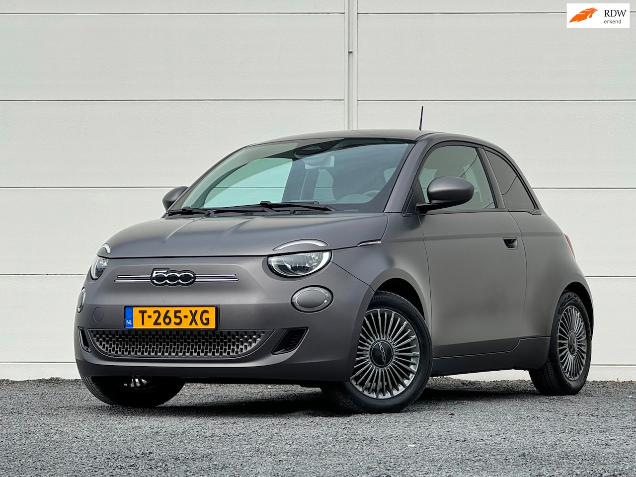 Fiat 500 - La Prima 42 kWh mat Grigio metallic Apple Navigatie Airco - AutoWereld.nl