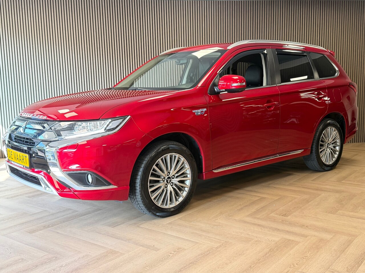 Mitsubishi Outlander - 2.4 PHEV Intense PLUG-IN HYBRIDE NAVI CLIMATE CRUISE CONTROL TREKHAAK - AutoWereld.nl