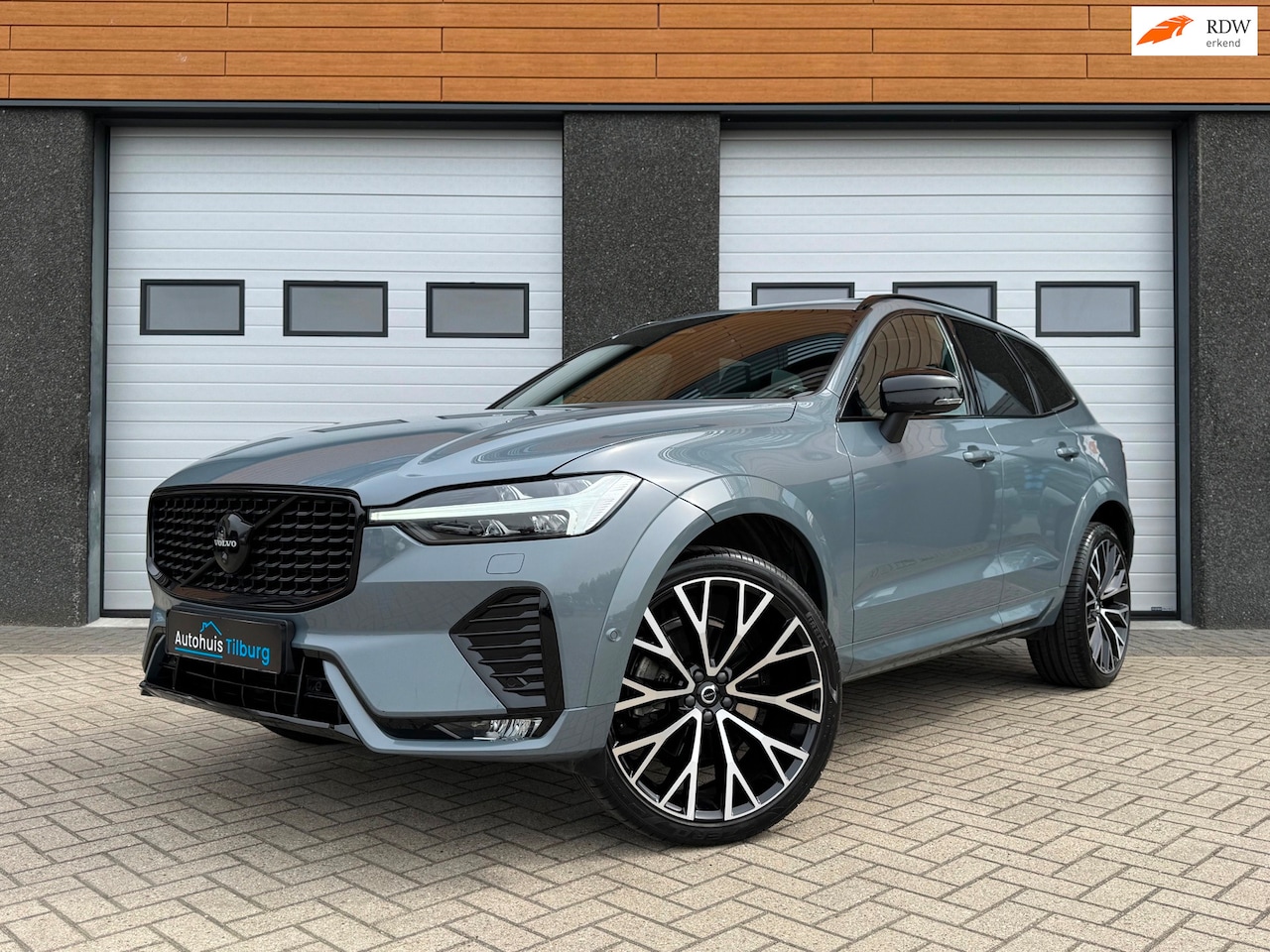 Volvo XC60 - 2.0 B5 R-Design Pano Google Massage 22 Inch - AutoWereld.nl
