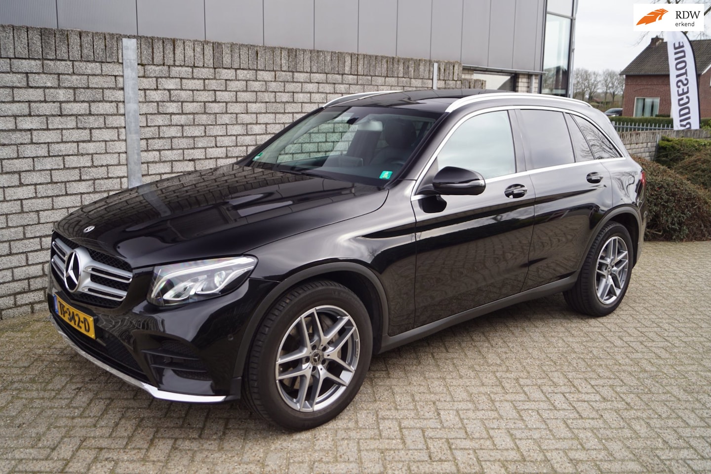 Mercedes-Benz GLC-klasse - 250 4MATIC Premium Plus AMG Styling Autom Panodak Leder/Alcantara Navi Camera Clima 2x PDC - AutoWereld.nl