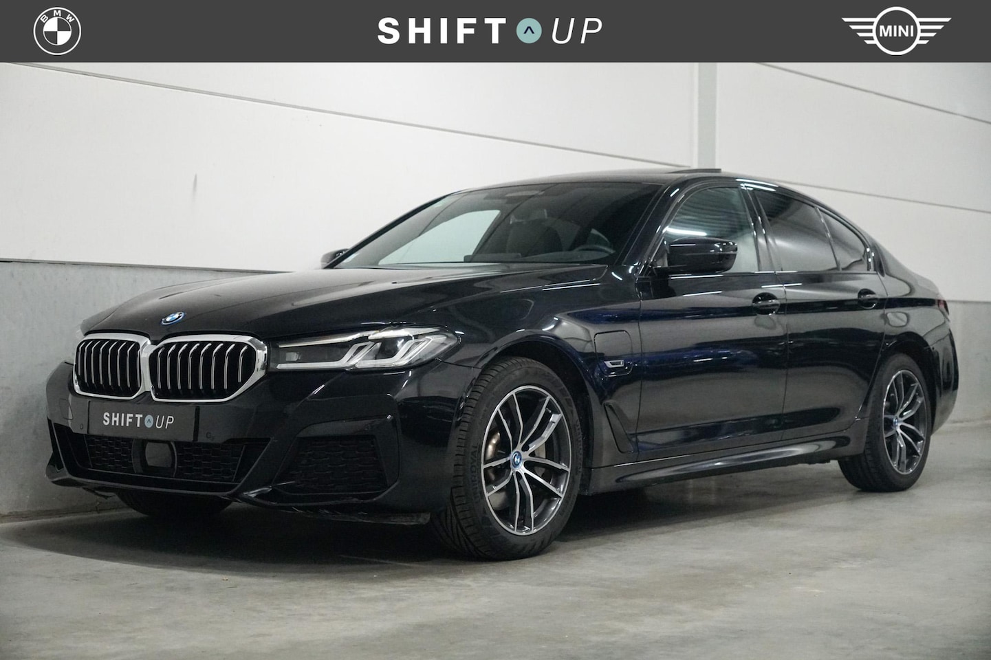 BMW 5-serie - 530e xDrive M-Sport | Schuifdak | Harman Kardon | Head Up - AutoWereld.nl
