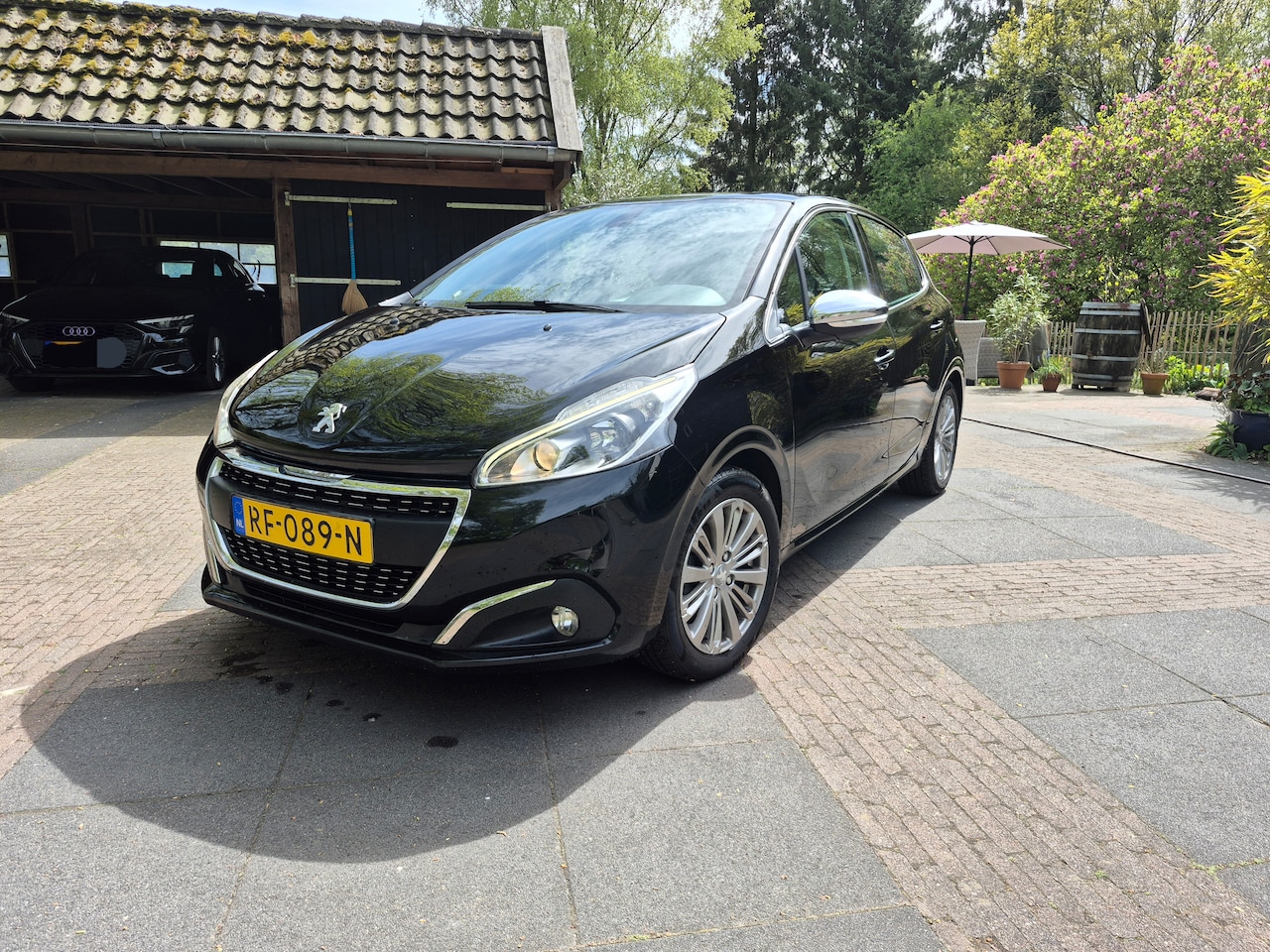 Peugeot 208 - 1.2 PureTech Blue Lease Executive - - AutoWereld.nl