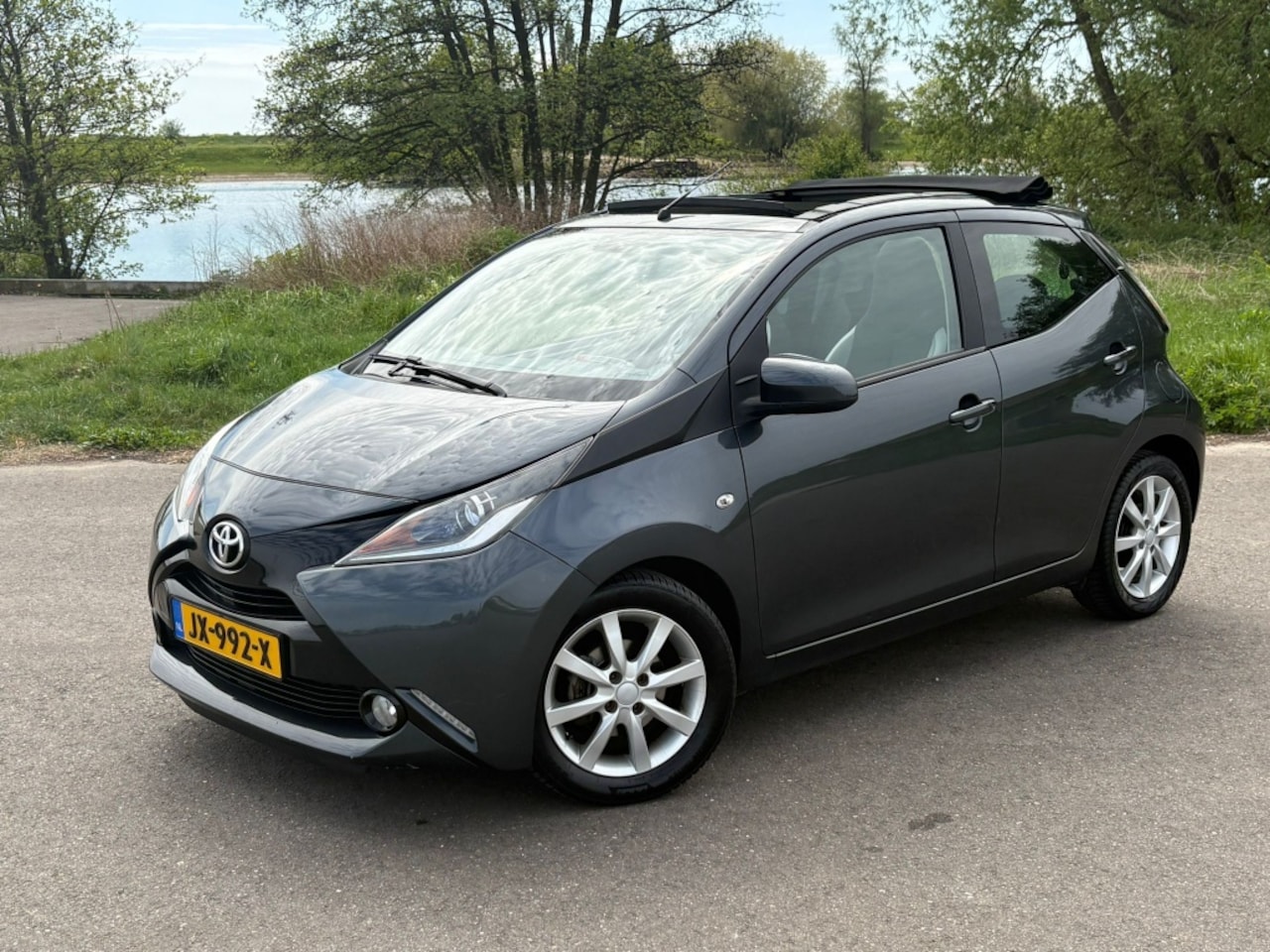 Toyota Aygo - 1.0 VVT-i x-wave CABRIO Carplay Camera Xenon - AutoWereld.nl