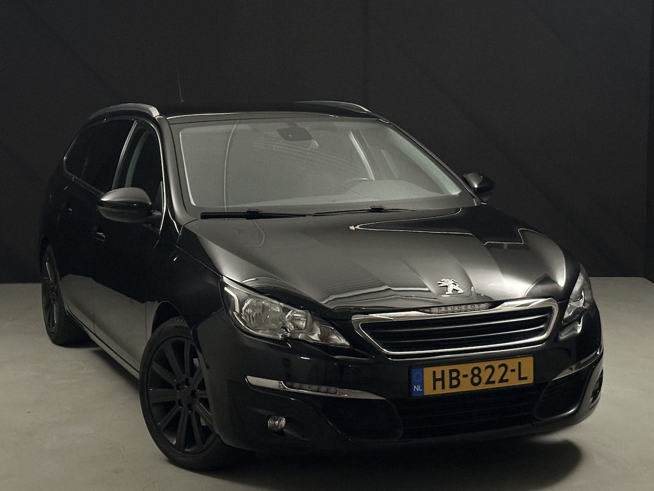 Peugeot 308 SW - 1.2 PureTech Blue Lease Executive *Noir Profond*Navi*Pano* - AutoWereld.nl