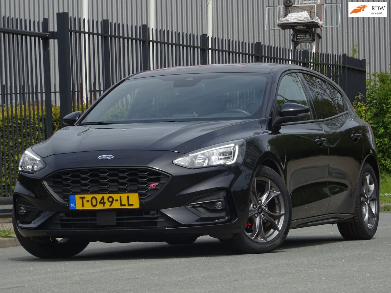 Ford Focus - 1.5 EcoBoost ST Line AUTOMAAT NAVI/CAMERA/LED/PDC - AutoWereld.nl