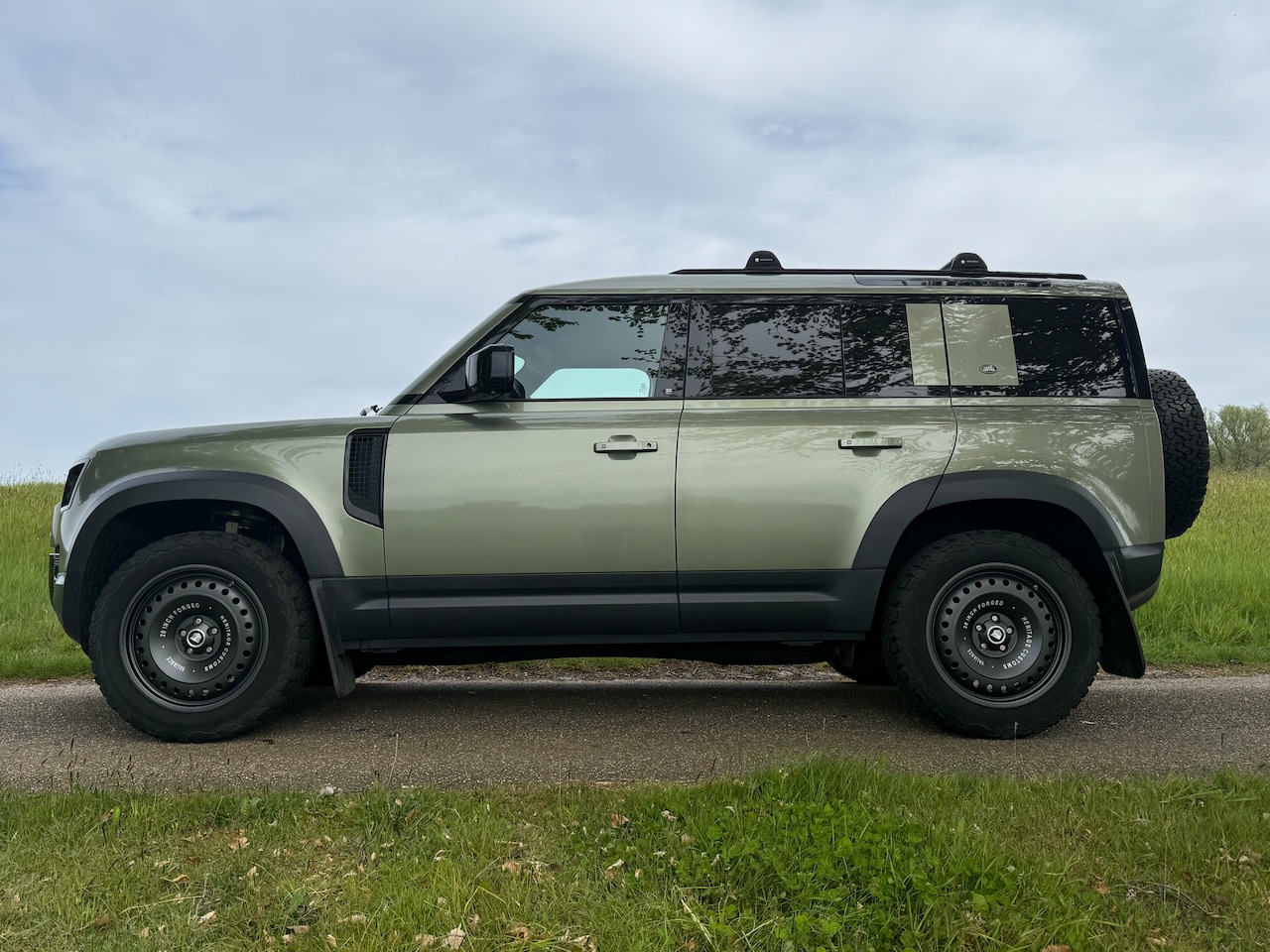 Land Rover Defender - 3.0 D300 110 MHEV X-Dynamic HSE - AutoWereld.nl