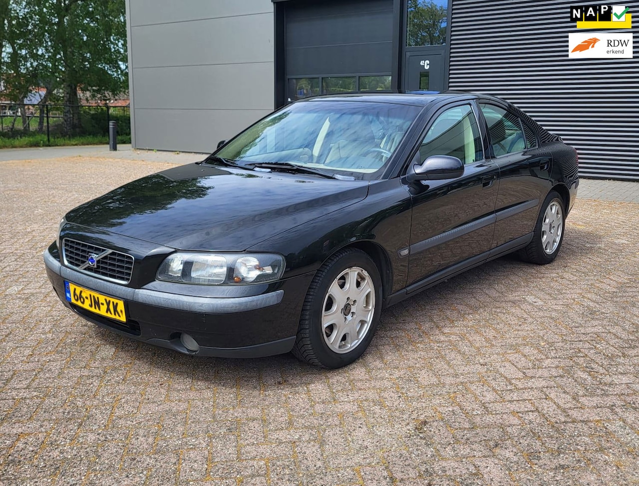 Volvo S60 - 2.4 Edition 2.4 Edition, Automaat, Airco, Trekhaak, APK 04/27! - AutoWereld.nl
