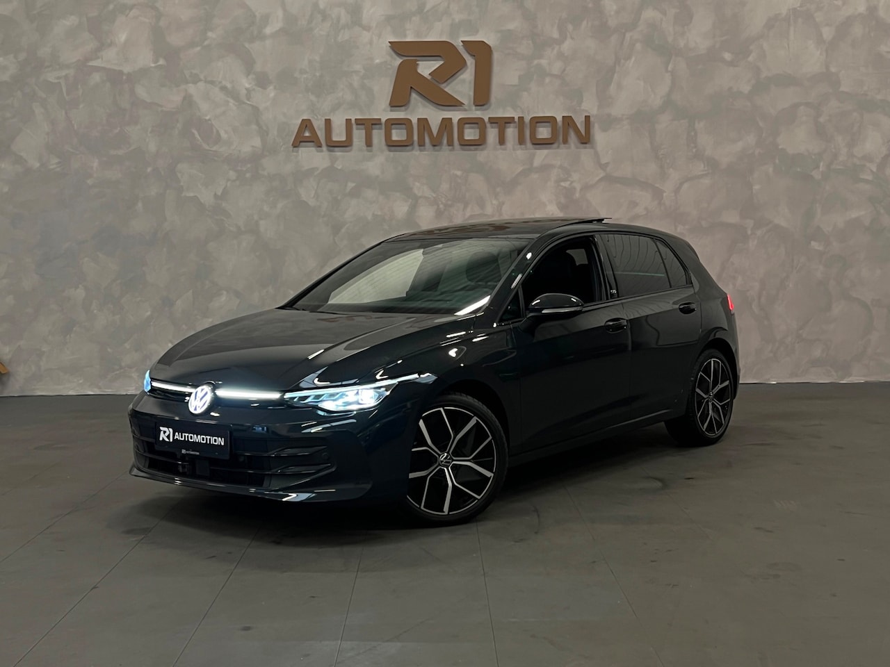 Volkswagen Golf - 8,5 1.5 eTSI|50 Edition|PANO|KEYLESS|CAM|HuD|IQ.LIGHT|SFEER|VIRTUAL|MEMRY|STOELVERW|MASSAG - AutoWereld.nl