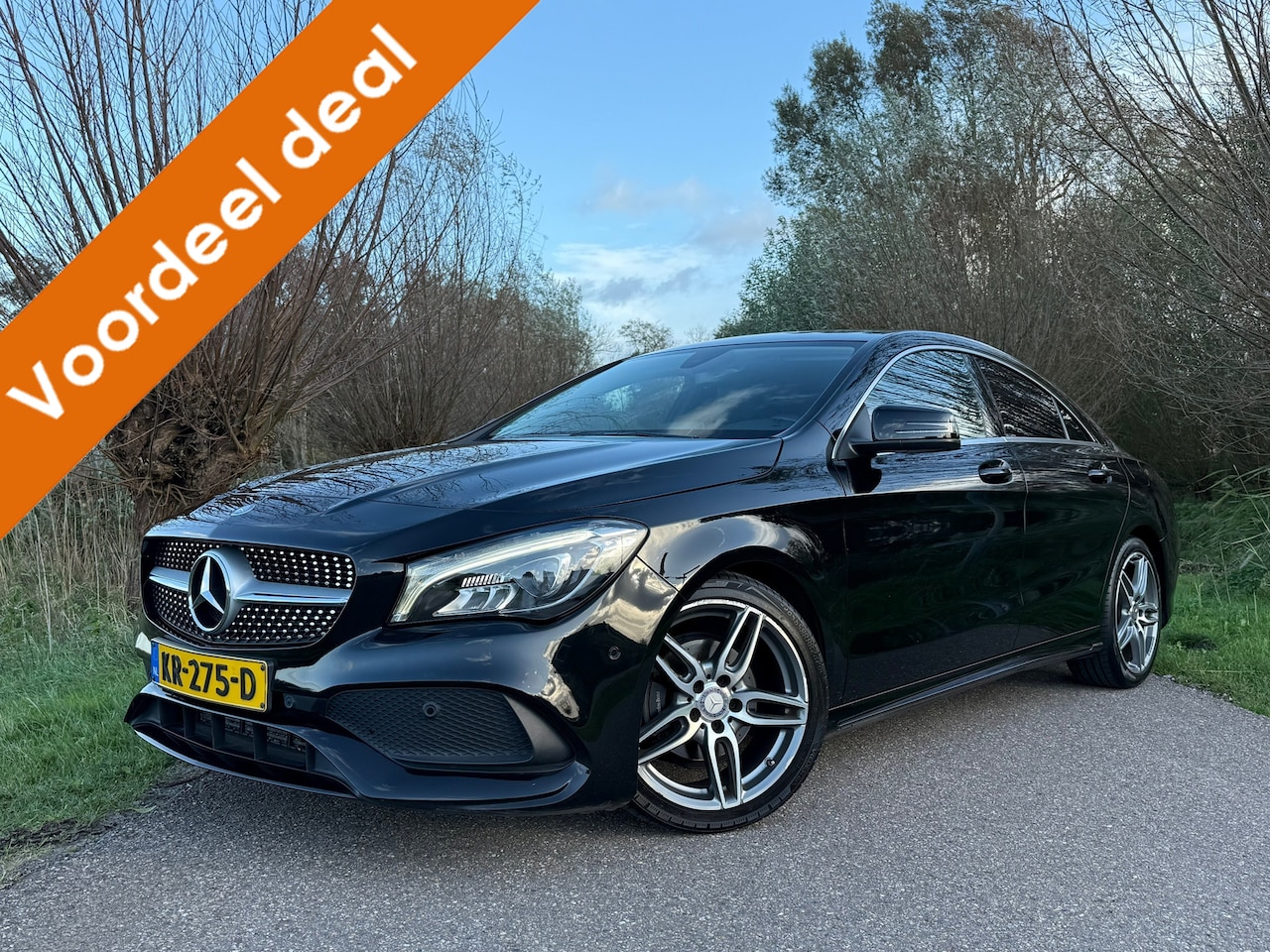 Mercedes-Benz CLA-Klasse - 180 Ambition Automaat / Leder-Alcantara / Navi / 2e Eigenaar / Clima / 18" Velgen / PDC / - AutoWereld.nl