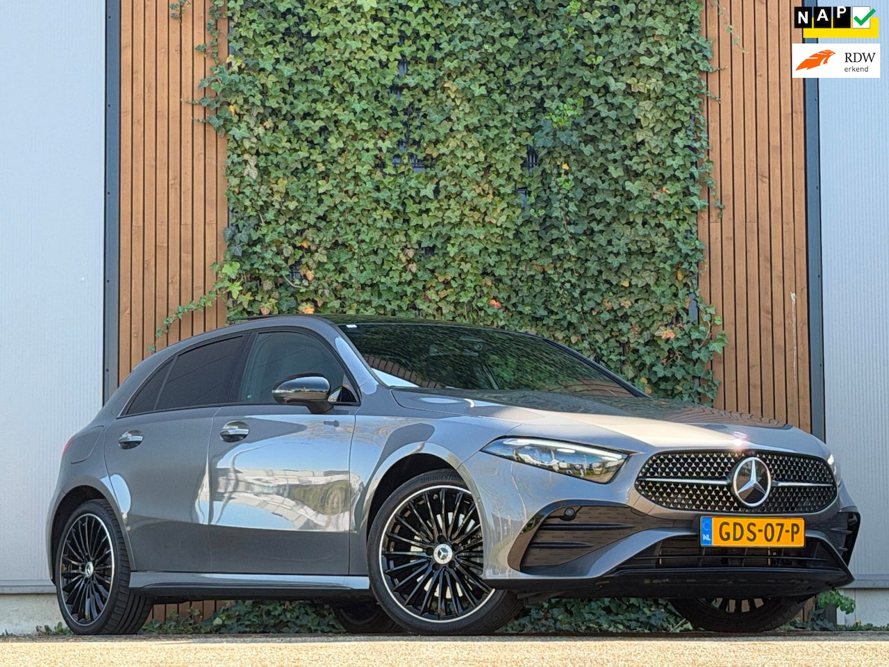 Mercedes-Benz A-klasse - 250 e Star Edition AMG|PANO|HEAD UP|BURMESTER|GEHEUGEN|ELEKTRISCHE VERSTELBAAR - AutoWereld.nl