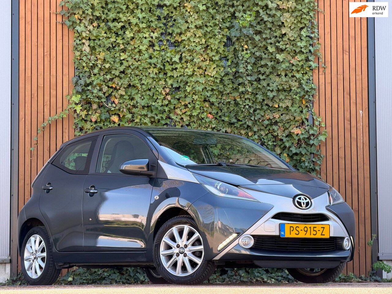 Toyota Aygo - 1.0 VVT-i x-clusiv|CAMERA|AIRCO|5DRS|STUUR BEDIENING - AutoWereld.nl