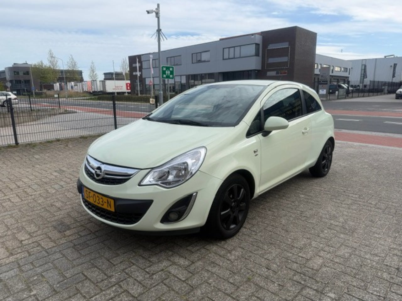 Opel Corsa - 1.4-16V Stoel en Stuurverwarming NAVI AIRCO PDC CAMERA - AutoWereld.nl
