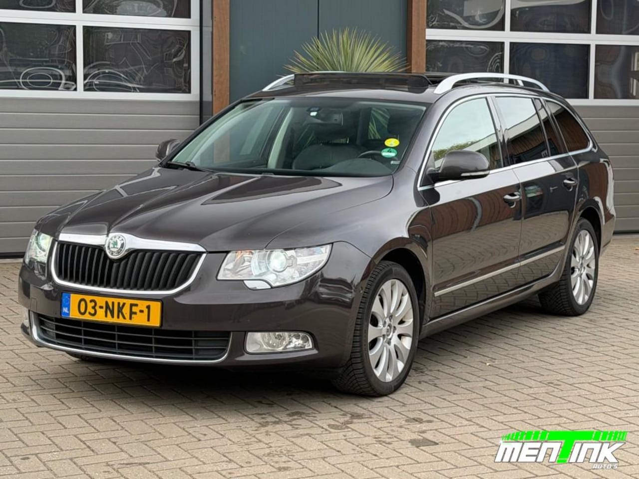 Skoda Superb - 1.8 TSI ELEGANCE BNS Pano DSG Xenon - AutoWereld.nl