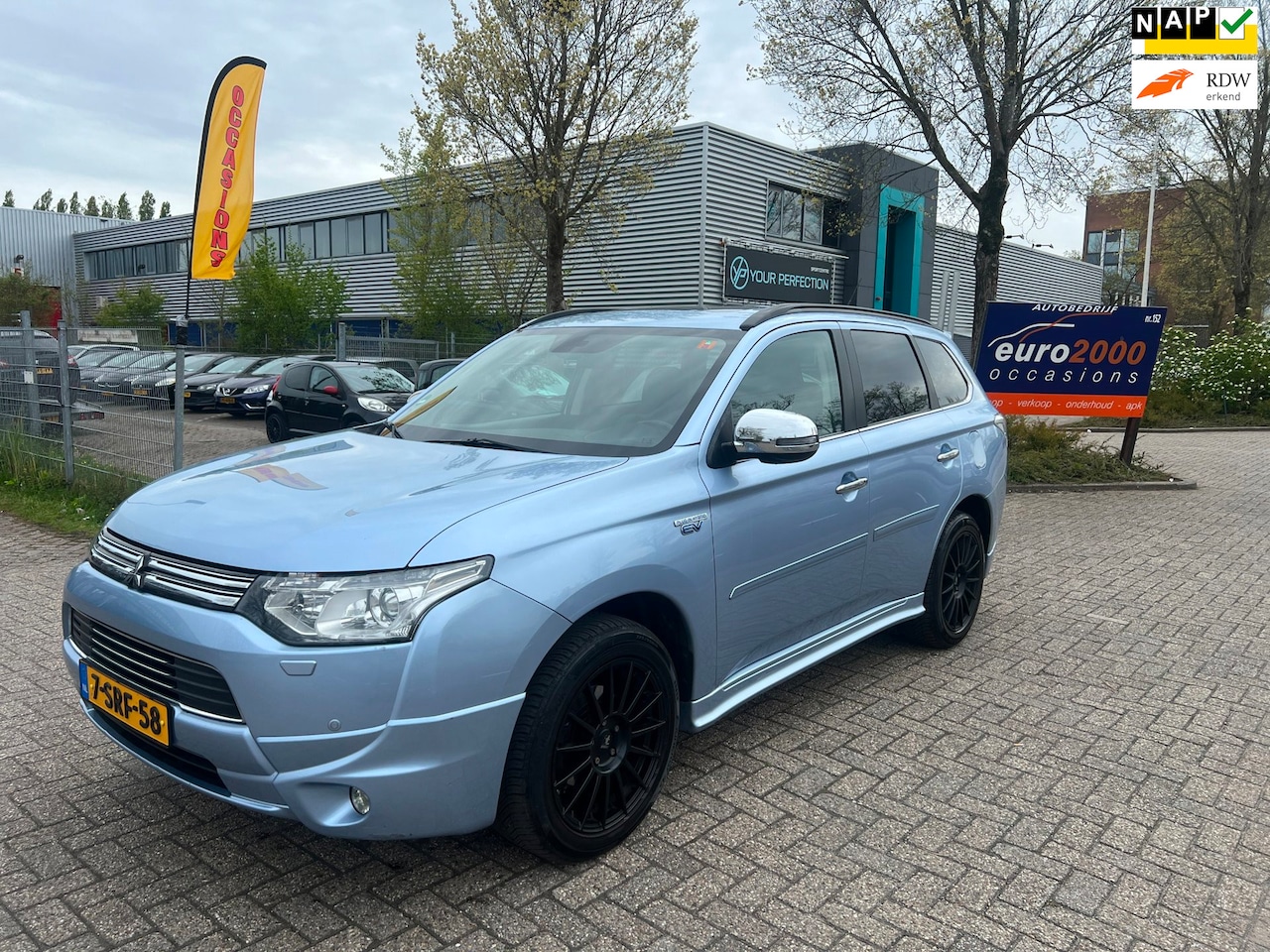 Mitsubishi Outlander - 2.0 PHEV Instyle+ - SCHUIFDAK - LEDER ! - AutoWereld.nl