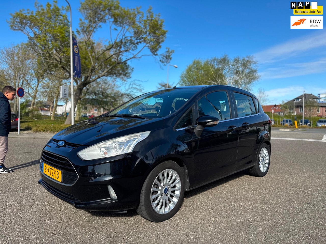 Ford B-Max - 1.0 EcoBoost Titanium / airco / cruise.control / navigatie / pdc / lmv / trekhaak / nap... - AutoWereld.nl