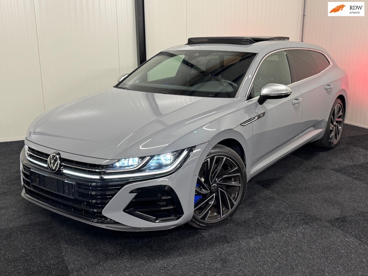 Volkswagen Arteon Shooting Brake - 2.0 TSI 4 MOTION R 2022 320PK NARDO/KEYLESS/MATRIX/PANO/SIDE/ACC/LANE/CARPLAY/NIEUWSTAAT - AutoWereld.nl