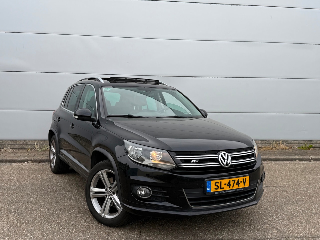 Volkswagen Tiguan - 2.0 TDI R-line Edition (bj 2013) PANO/LEER/CLIMA/TREKHAAK - AutoWereld.nl
