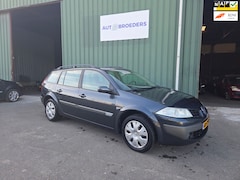 Renault Mégane Grand Tour - 2.0-16V Dynamique Comfort AUTOMAAT - INRUIL - ZO MEENEMEN