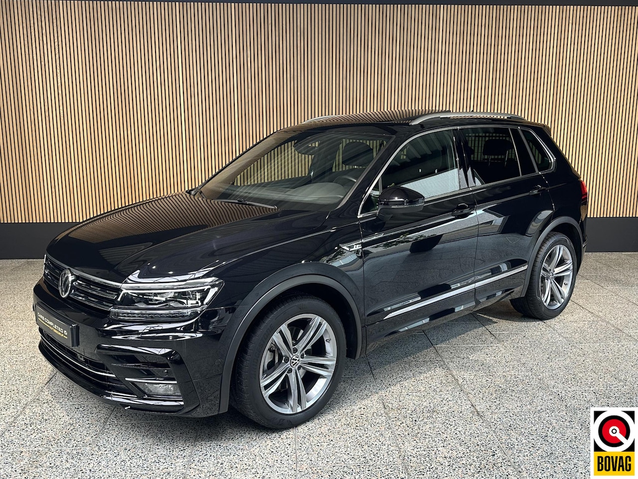 Volkswagen Tiguan - 2.0 TSI 4Motion Highline Business R 2x R-line | Schuif/kantal dak | Camera - AutoWereld.nl