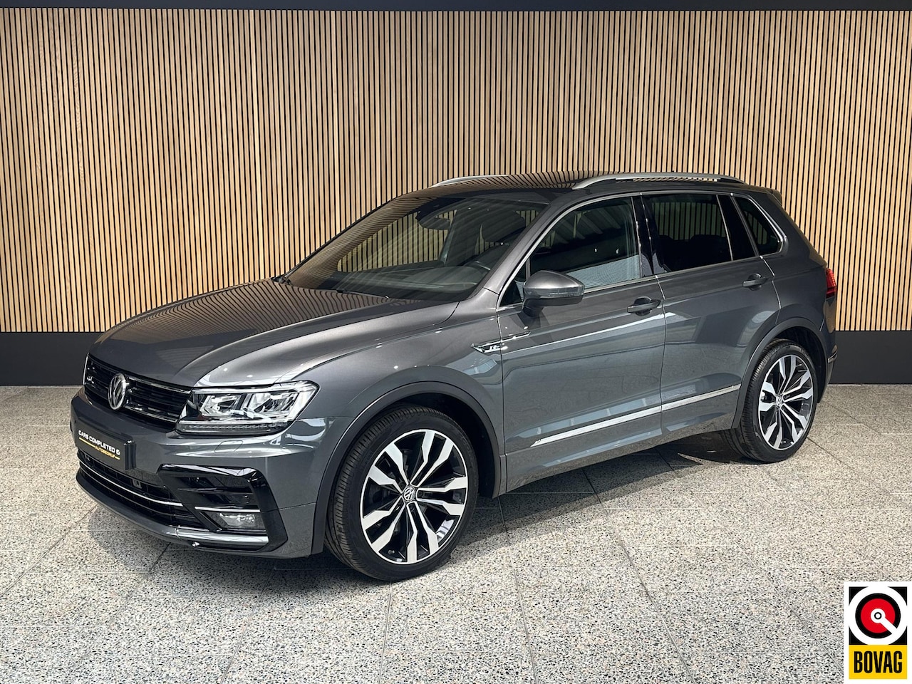 Volkswagen Tiguan - 2.0 TSI 4Motion R-line Trekhaak | Schuif-kantel dak | 20 Inch - AutoWereld.nl
